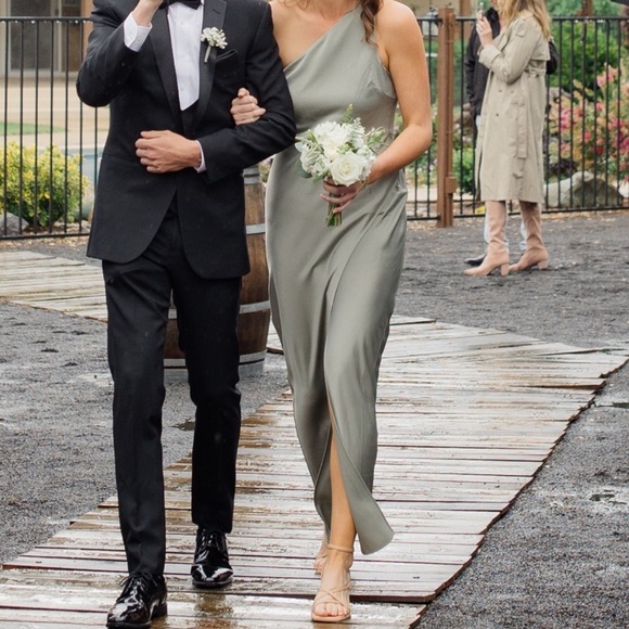 Anthropologie BHLDN Dylan One-Shoulder Satin Side-Slit Gown - Picture 4 of 16